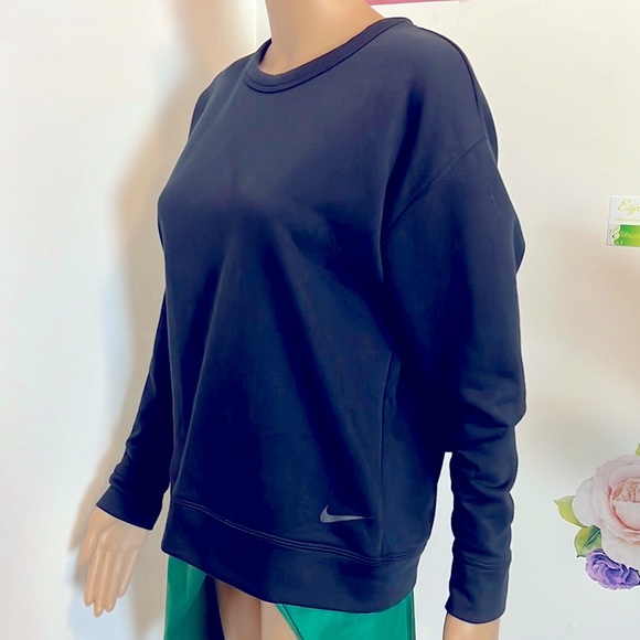 Nike Tops - Nike sweatshirt